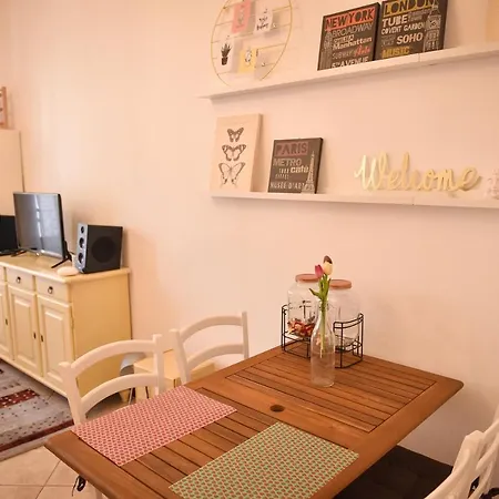 La Casa Di Flo Apartment *